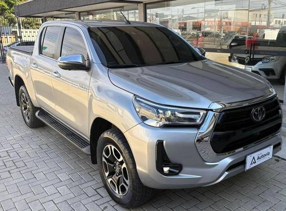 TOYOTA HILUX 2.8 D-4D TURBO DIESEL CD CONQUEST 4X4 AUTOMÁTICO TOYOTA HILUX 2.8 D-4D TURBO DIESEL CD CONQUEST 4X4 AUTOMÁTICO
